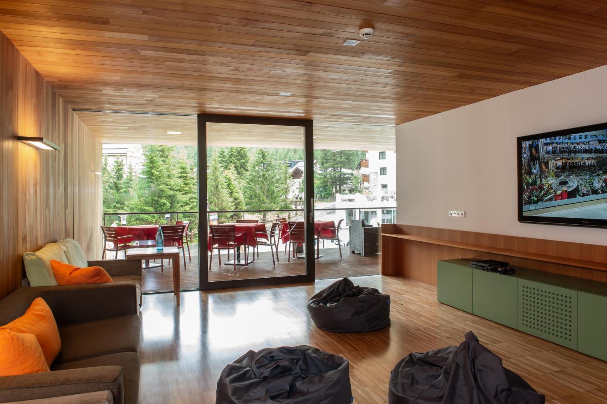 Nives Auberge de jeunesse *