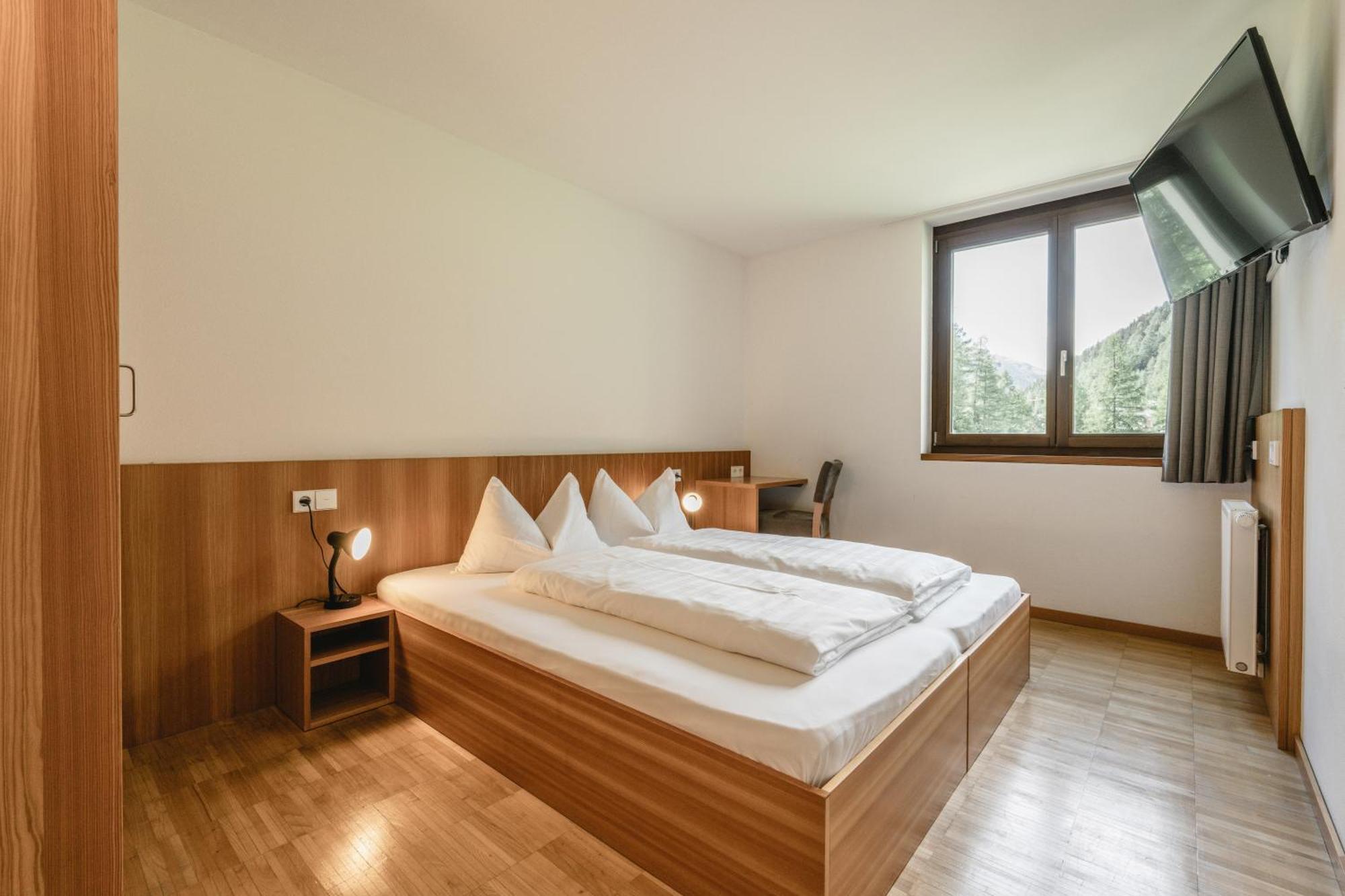 Nives Hostal Solda