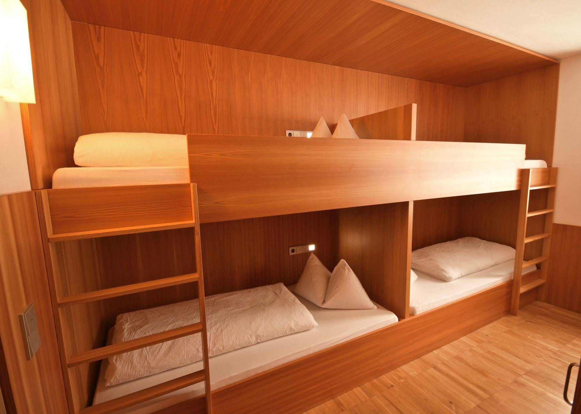 Hostal Nives *